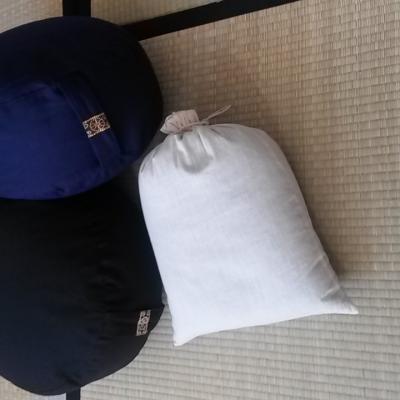 2 coussins zafu + 1 sac recharge offert